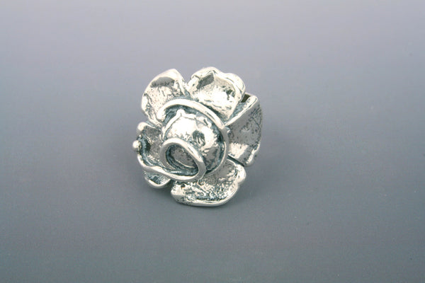 Flower Ring with Vine