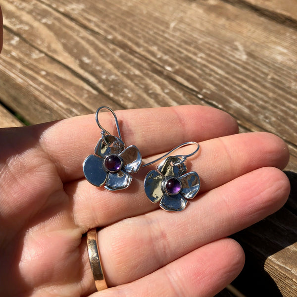 Petit stone Flower Earrings