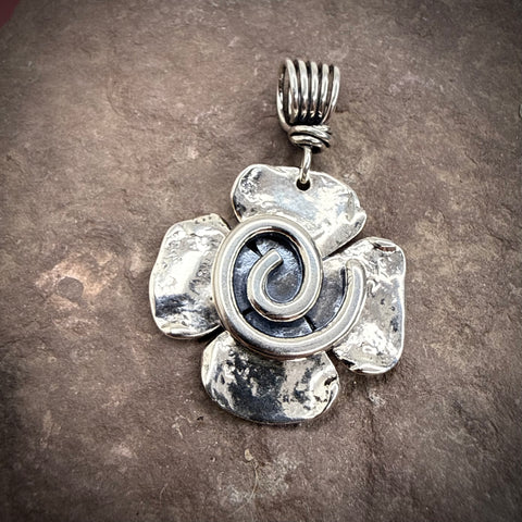 Flower pendant with spiral