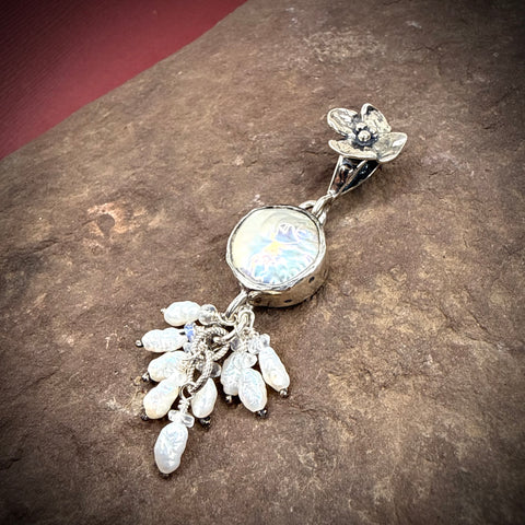 Pearl pendant with pearl and moonstone cluster
