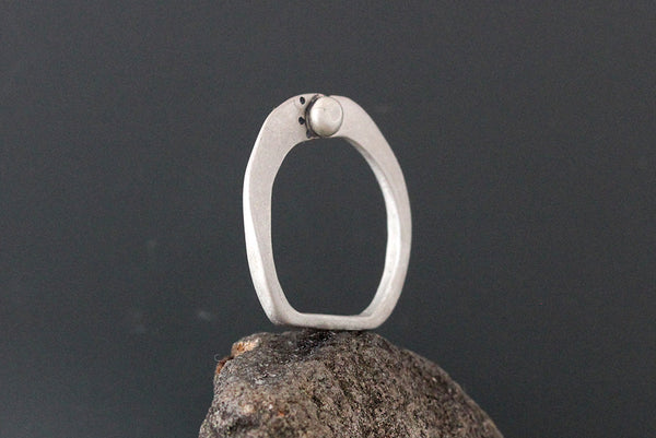 Flare Ring with Ball - Size 8